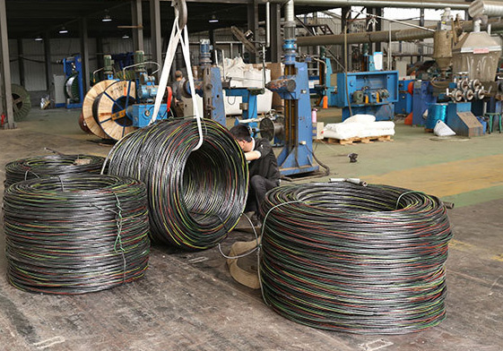 ���³���